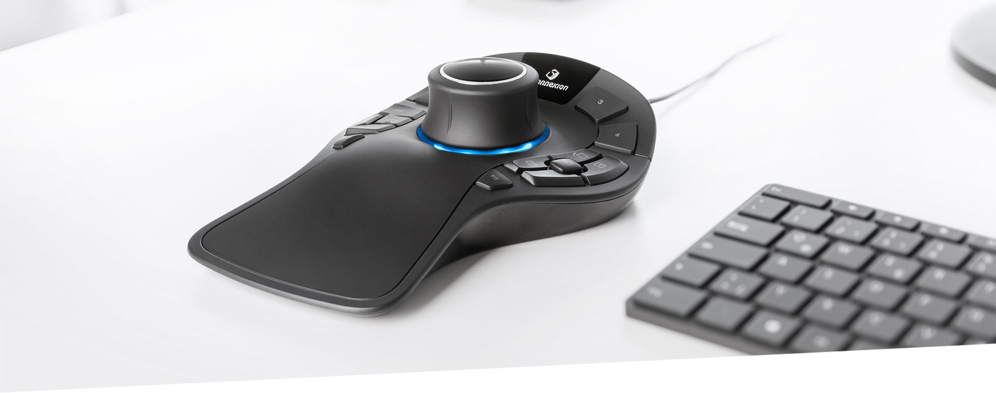 SpaceMouse__Pro Black ergonomic mouse and keyboard on a white surface